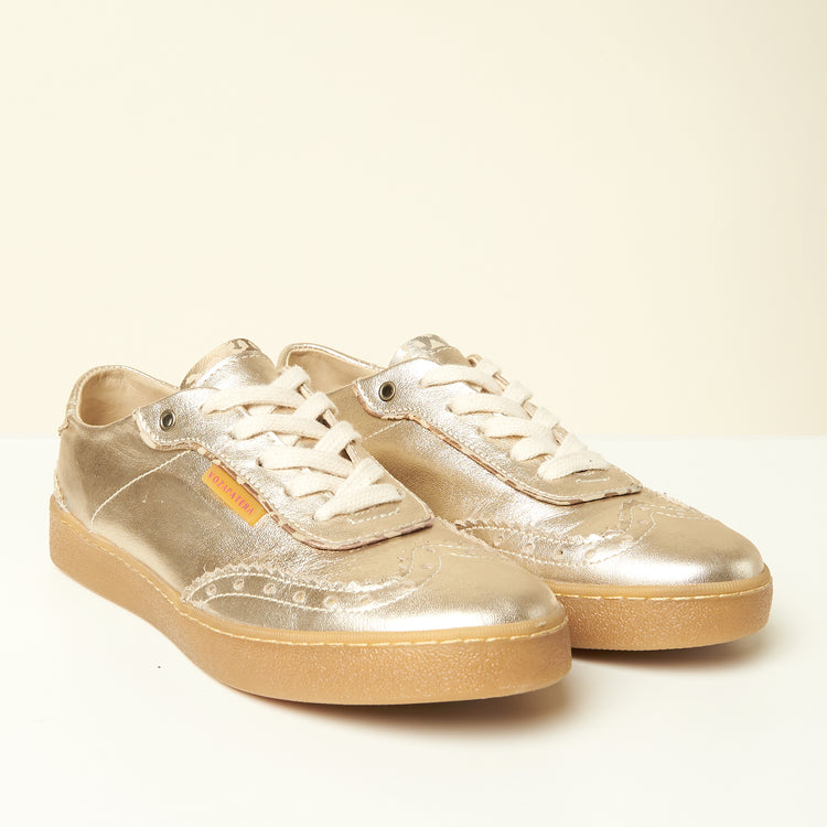 Zapatilla Dorada y planta crepe