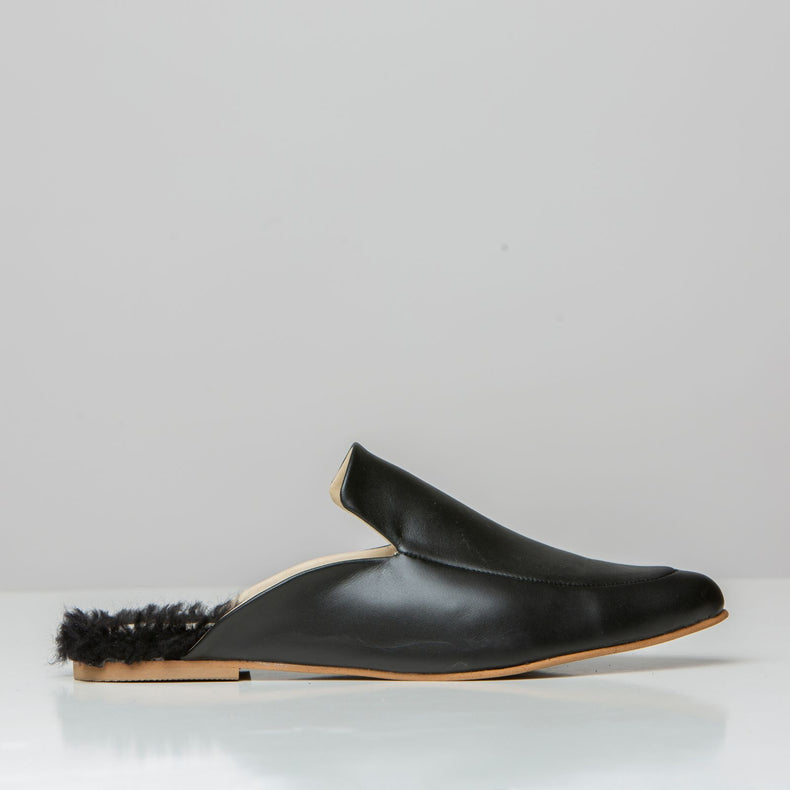 Mule Negra con piel Negra en plantilla